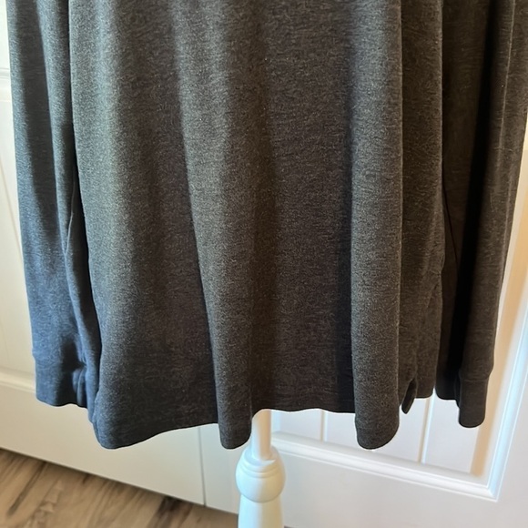 Women’s LANDS’ END Traditional Fit Medium Grey Shirt - Picture 4 of 9